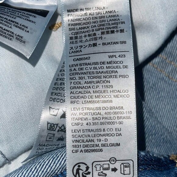 Levi's High Waisted Mom Jean Shorts Women 30x14 size 32 Blue Denim 100% Cotton - Picture 3 of 10